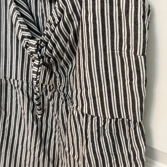Hollister Women's Black and White Striped Camisole Size Large - Picture 4 of 5